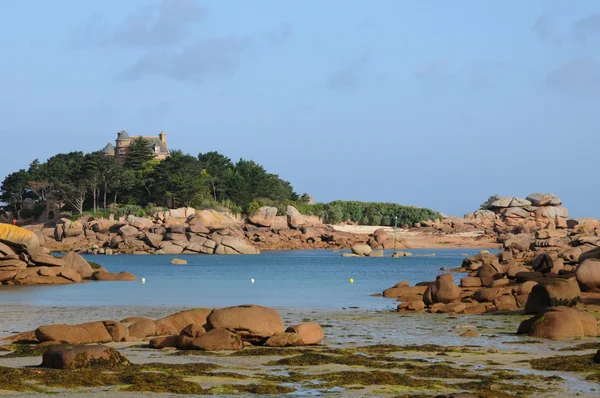 stock image Granite rocks and Costaeres castle in Tregastel