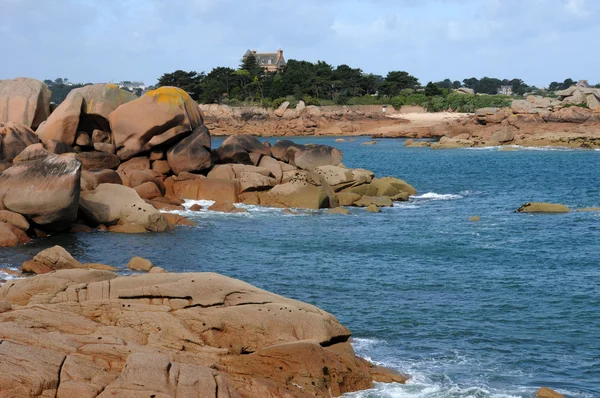 stock image Granite rocks and Costaeres castle in Tregastel