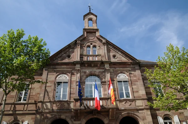 Фасадні мерії Kintzheim у провінції Alsace — стокове фото