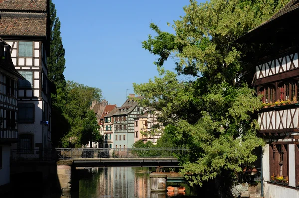 Antigua casa en el barrio de La Petite Francia en Estrasburgo — Foto de Stock