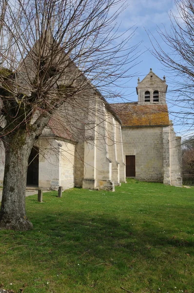 발 d Oise, 오래 된 교회의 와이오밍 dit Joli 마을 — 스톡 사진