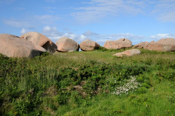 Francia, rocce granitiche a Tregastel — Foto Stock