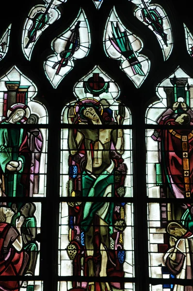 Frankrike, målat glasfönster i poissy collegiate church — Stockfoto