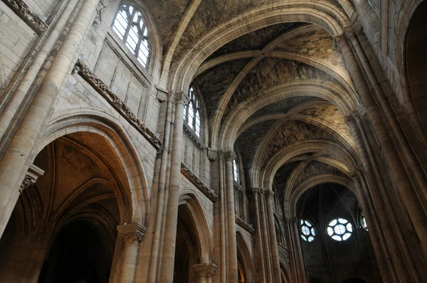 Франция, церковь Пуасси в Ле-Ивелин — стоковое фото