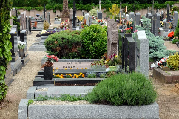 Oberhausbergen 在阿尔萨斯的公墓 — 图库照片