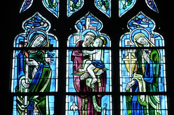 Frankrike, glassmaleri i Poissy kirke – stockfoto
