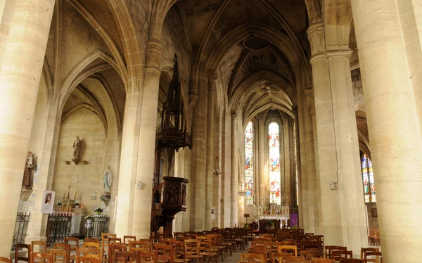 法国，马格尼 en vexin 在 val d 大教堂瓦兹 — 图库照片