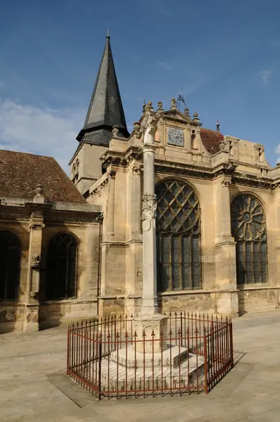 Franţa, biserica lui Magny en Vexin din Val d Oise — Fotografie, imagine de stoc