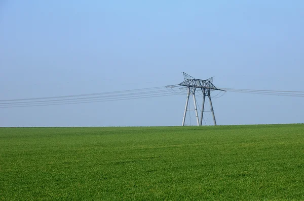 Электрическая линия в Валь-д-Уазе — стоковое фото