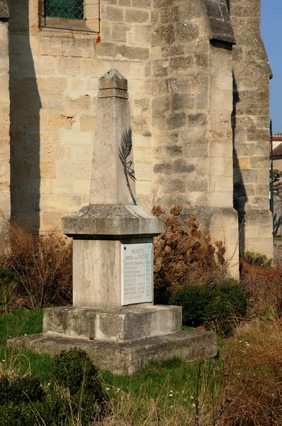 발 d Oise에에서 Longuesse의 전쟁 기념관 — 스톡 사진