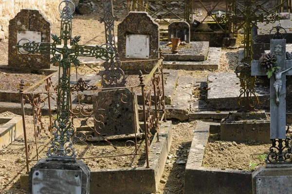 Frankrike, vid kyrkogården av Guiry en Vexin i Val d? Oise — Stockfoto