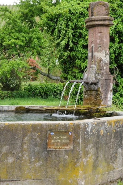 Alzacja, malowniczej starej fontanny w hunawihr — Zdjęcie stockowe