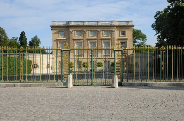 Frankrijk, le petit trianon in het park van versailles paleis — Stockfoto