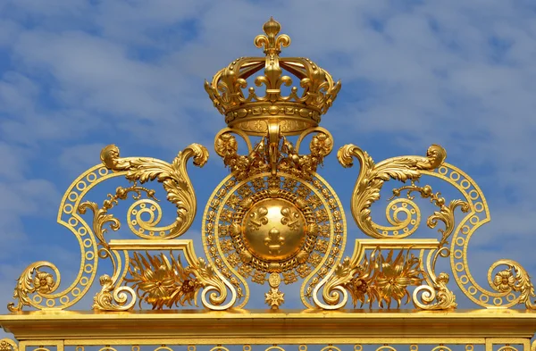 France, porte dorée du château de Versailles aux Yvelines — Photo