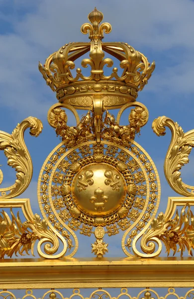 Francia, puerta de oro del palacio de Versalles en Les Yvelines — Foto de Stock