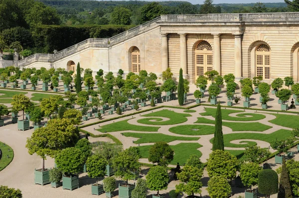 Γαλλία, κήπο με το θερμοκήπιο πορτοκαλιών παλάτι των Βερσαλλιών — Φωτογραφία Αρχείου