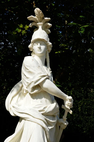 イル ・ ド ・ フランス、公園のベルサイユ宮殿の像 — ストック写真