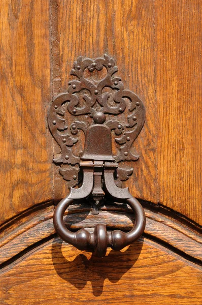 Normandie, a knocker on an old door — Stock Photo, Image