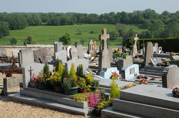 Normandie, kyrkogården i Touffréville i haute normandie — Stockfoto