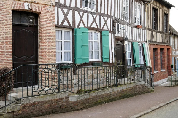 法国，旧村的里昂拉应变仪 — 图库照片