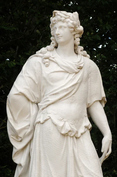 Иль де Франс, статуя в парке Версальского дворца — стоковое фото