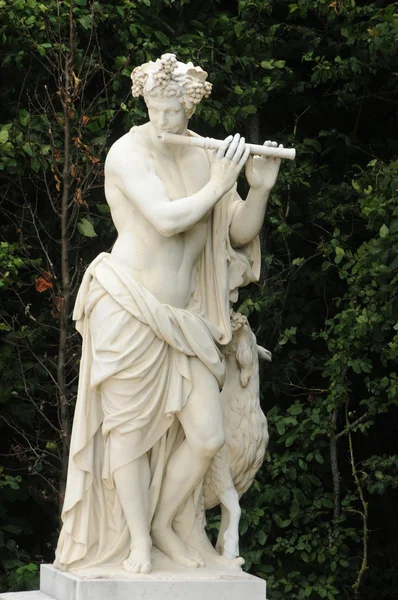 Ile de france, Statue im Park von Schloss Versailles — Stockfoto