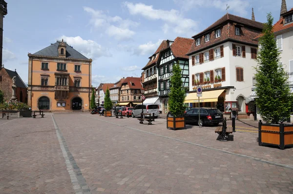 Francia, la piazza del mercato di Obernai — Foto Stock