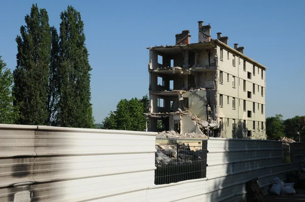 Fransa, les mureaux eski bir binanın yıkım — Stok fotoğraf