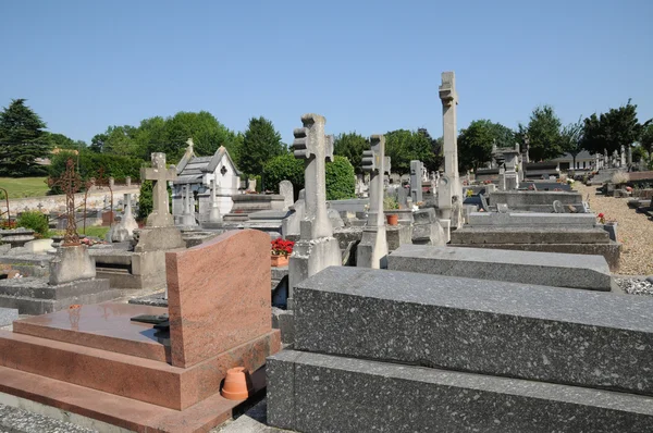 Frankrike, kyrkogården av evecquemont i les yvelines — Stockfoto