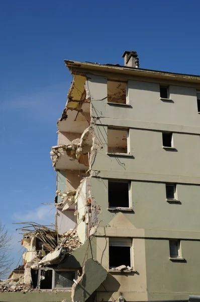 França, demolição de um antigo edifício em Les mureaux — Fotografia de Stock