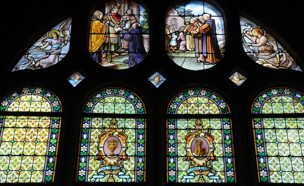 Ranska, Notre Damen kirkko Pontoisessa — kuvapankkivalokuva