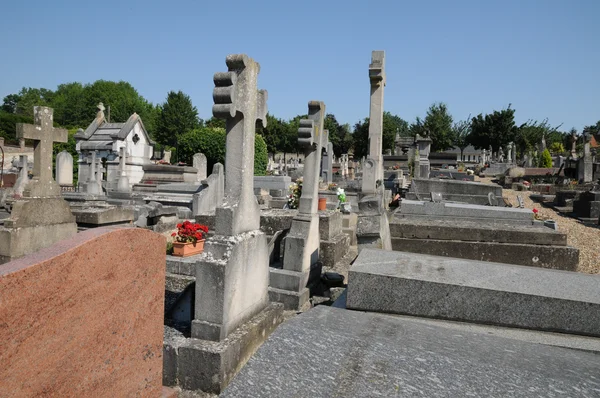 Francia, el cementerio de Evecquemont en les Yvelines —  Fotos de Stock