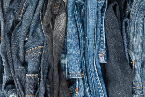 Pila di Blue Jeans — Foto Stock