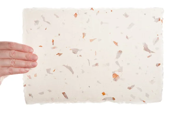 Büttenpapier in Frauenhand — Stockfoto