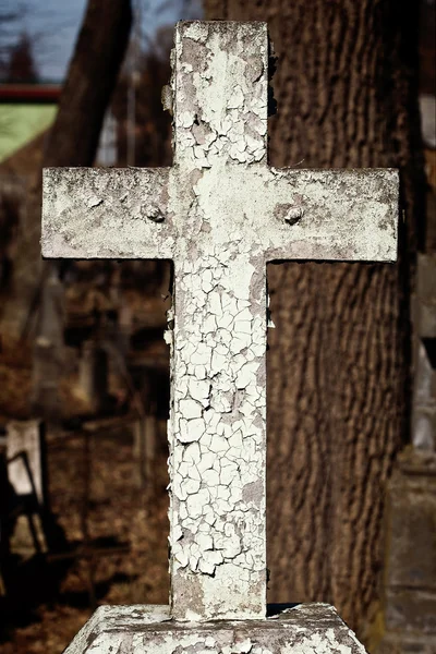 Starý betonový kříž — Stock fotografie