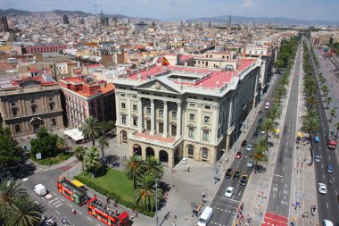 Doğu boyunca passeig colom de arıyorum.