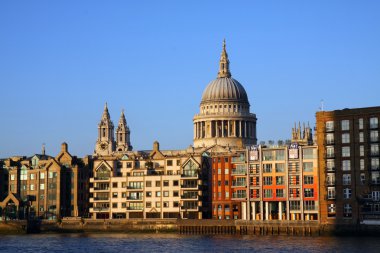 Londra'da güneşli bir gün