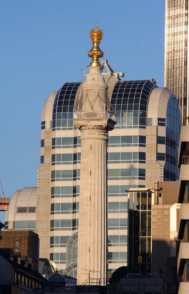 Пам'ятник великій пожежі Лондона — стокове фото
