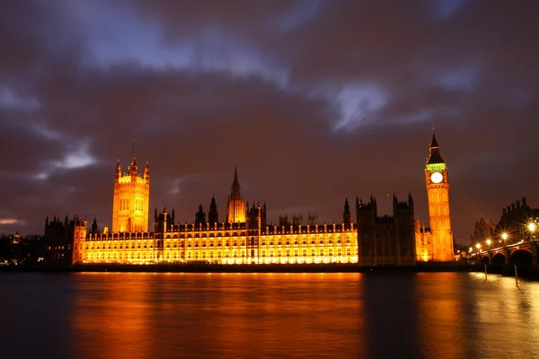 Uma vista noturna na cidade, Londres — Fotografia de Stock
