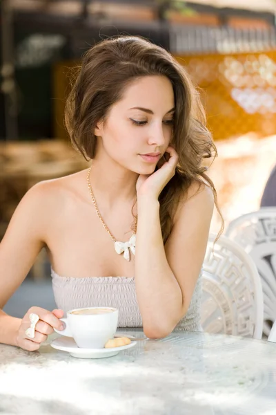Romantisk kaffe flicka. — Stockfoto