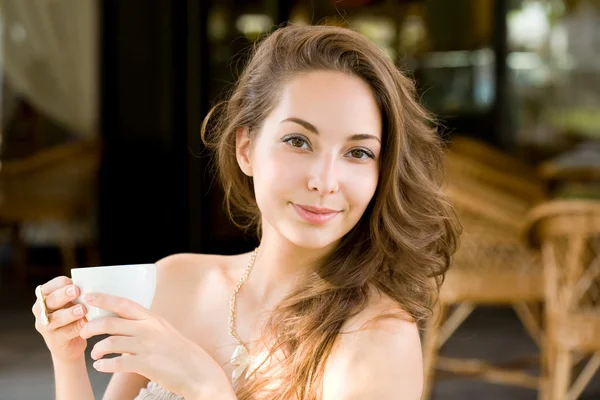Young coffee brunette. — Stock Photo, Image