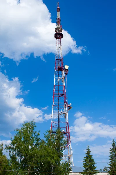 Τηλεπικοινωνιακός πύργος του στον ουρανό — Φωτογραφία Αρχείου