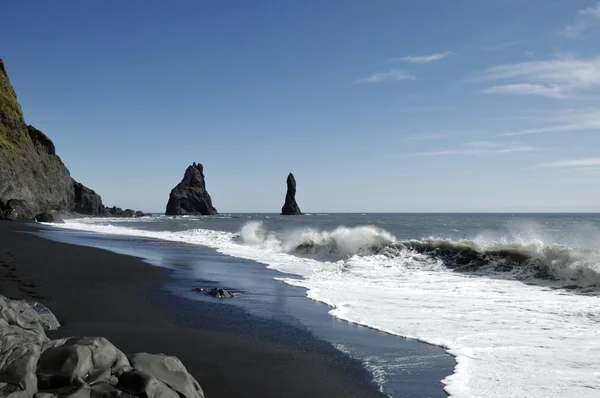 Sopečná pláž na Islandu. — Stock fotografie