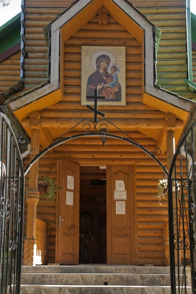 Bejárat a templom anyák Isten ikon — Stock Fotó