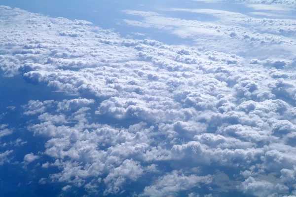 Wolken en blauwe lucht — Stockfoto
