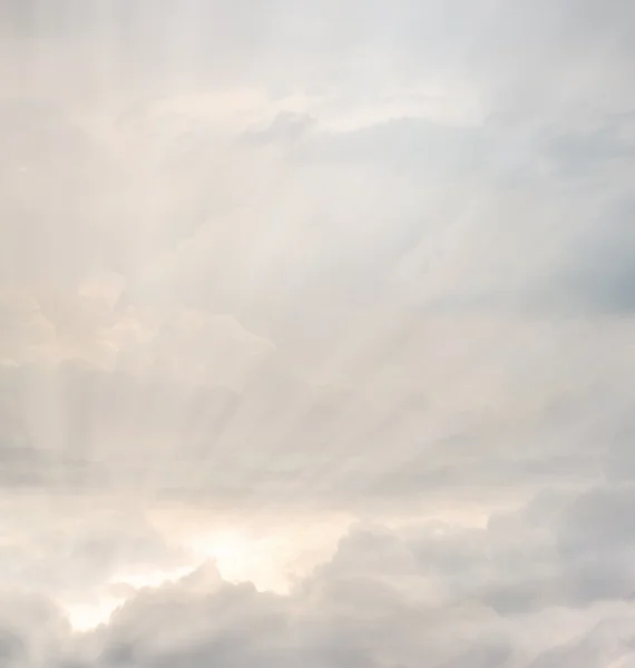 Cloudscape com raios de sol — Fotografia de Stock