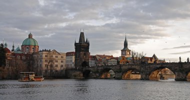 Prag 'daki Charles Köprüsü