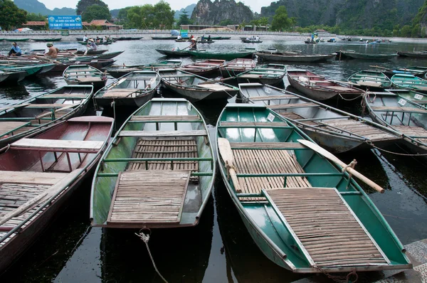 Туристические лодки Вьетнама — стоковое фото