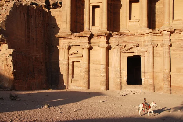 Het klooster in petra in Jordanië — Stockfoto