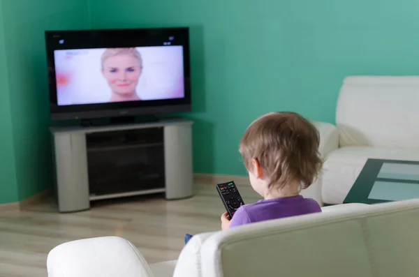 Дети и телевидение — стоковое фото